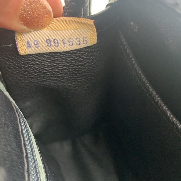 Vintage Dooney & Bourke Classic Black Leather Crossbody Bag Gold Charm Pockets - Picture 12 of 17